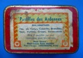 Blechdose (8), mit Papieretikett: Pastilles des Ardennes